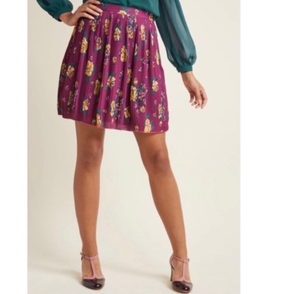 MODCLOTH NWOT Pleated Floral Chiffon Mini Skirt - Picture 1 of 8